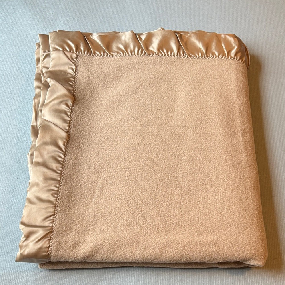 COMING HOME | Beige Vintage Land's End Satin Trim Merino Wool Blanket | Queen